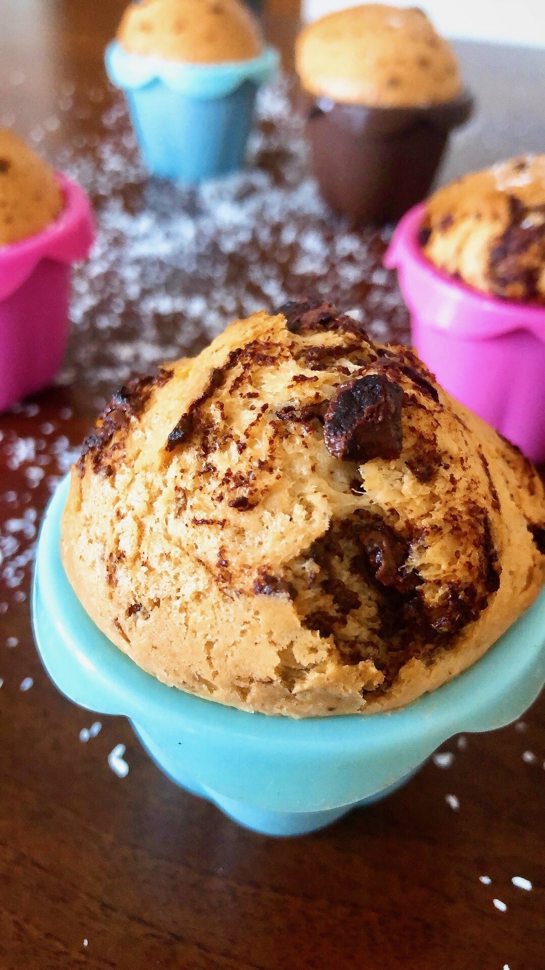 Scopri di più sull'articolo MUFFINS MORBIDI CON GOCCE DI CIOCCOLATO (vegani)