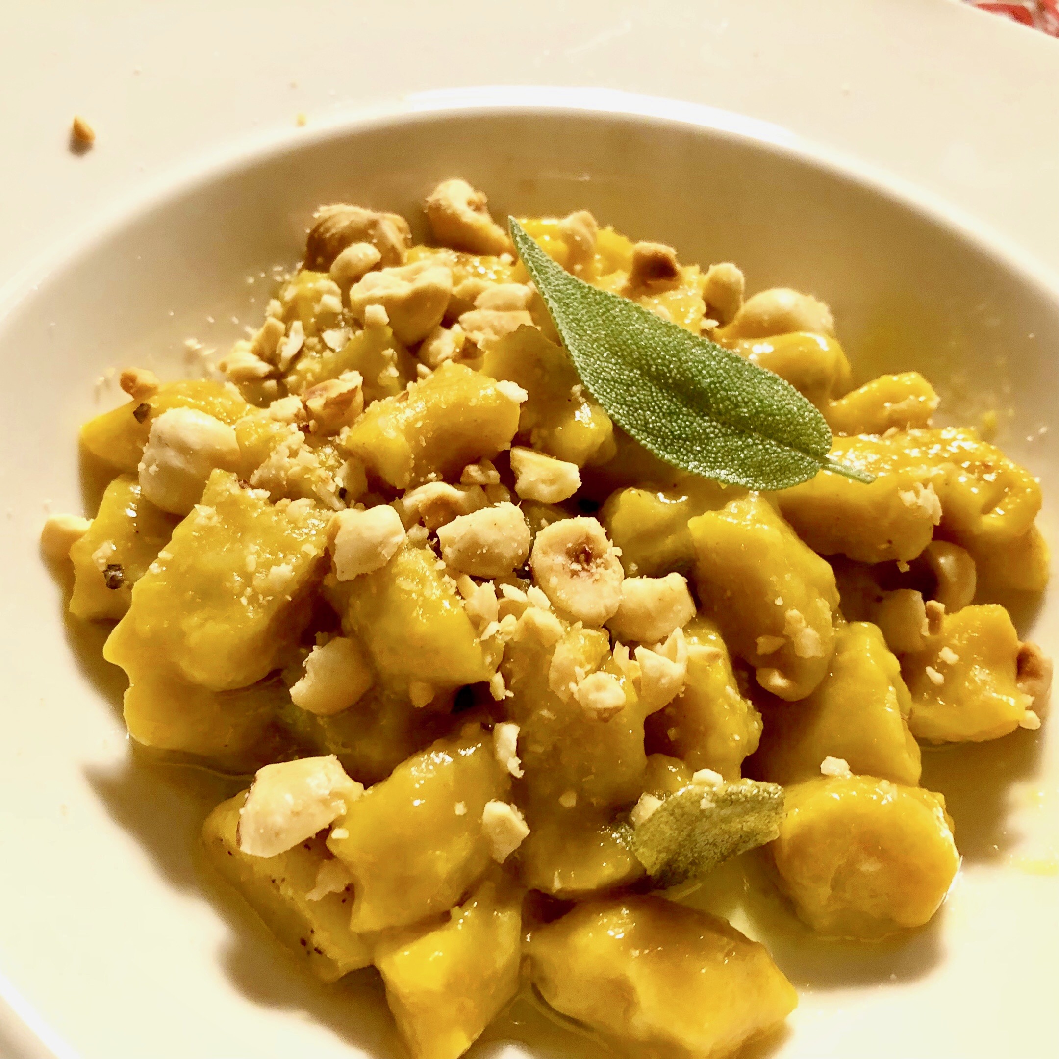 Scopri di più sull'articolo GNOCCHI DI ZUCCA MORBIDISSIMI VEGANI