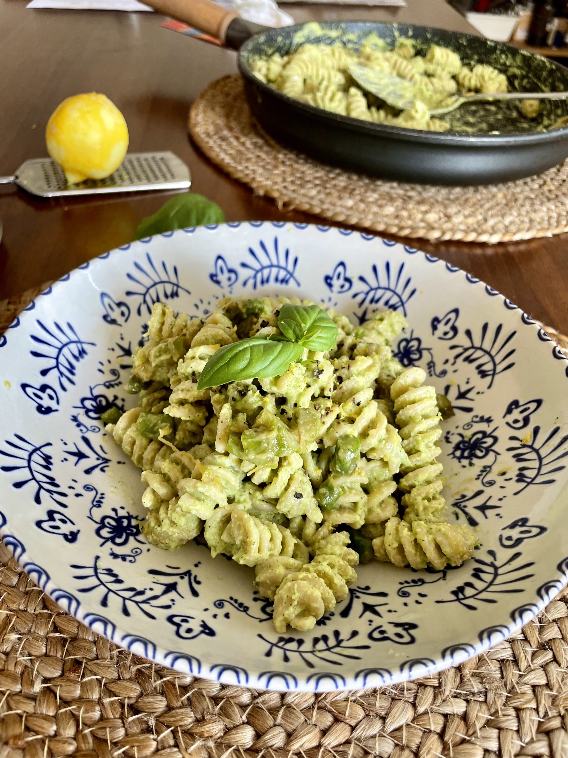 Al momento stai visualizzando PASTA CON CREMA DI ZUCCHINE VEGANA